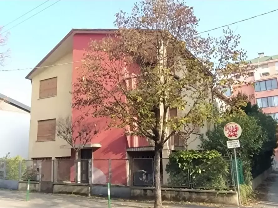 Immagine 1 di Palazzo in vendita  in via Monte Cengio a Padova