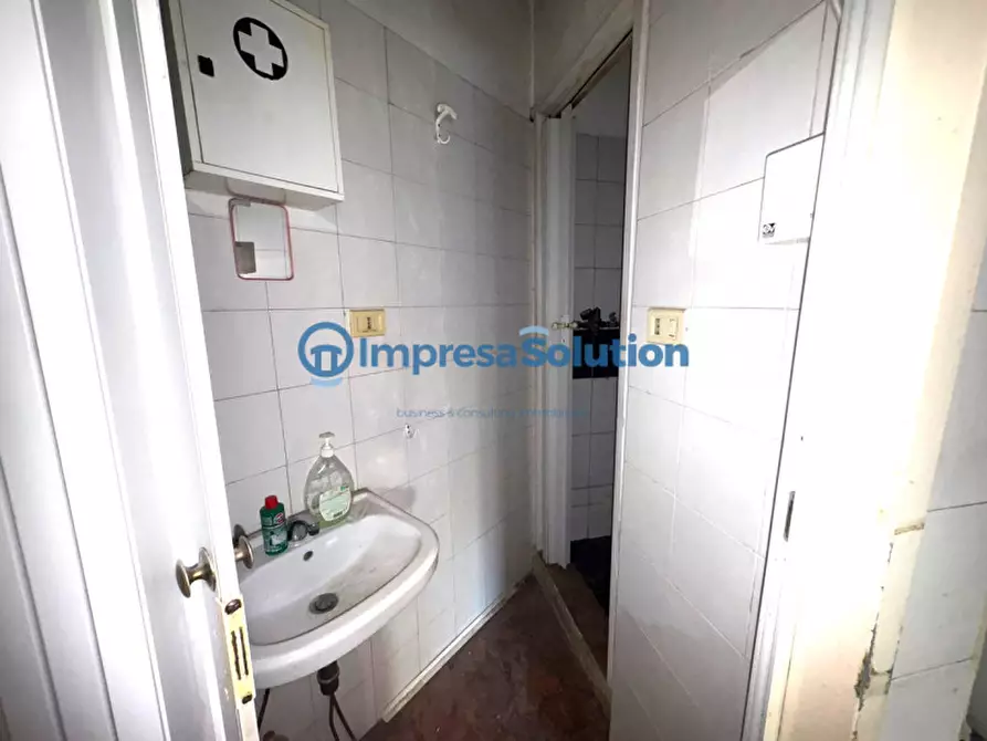 Immagine 18 di Negozio in affitto  in Via Lepanto a Napoli