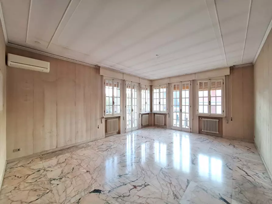 Immagine 1 di Villa in vendita  in Via Gino Piva a Rovigo