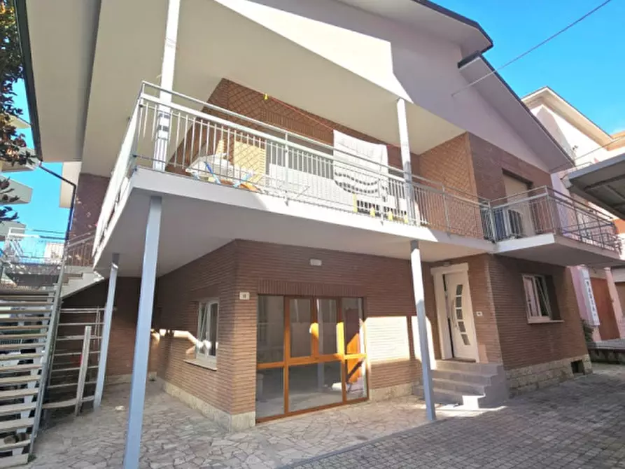 Immagine 3 di Casa trifamiliare in vendita  in VIA PALLOTTA 11 a Rimini