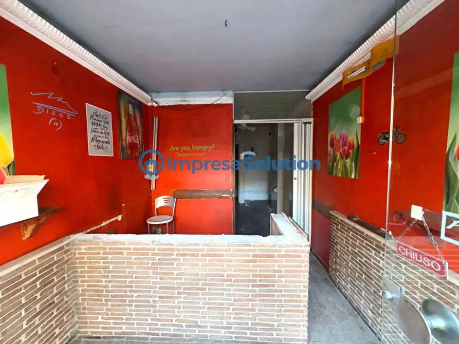Immagine 10 di Negozio in vendita  in Via Lepanto a Napoli