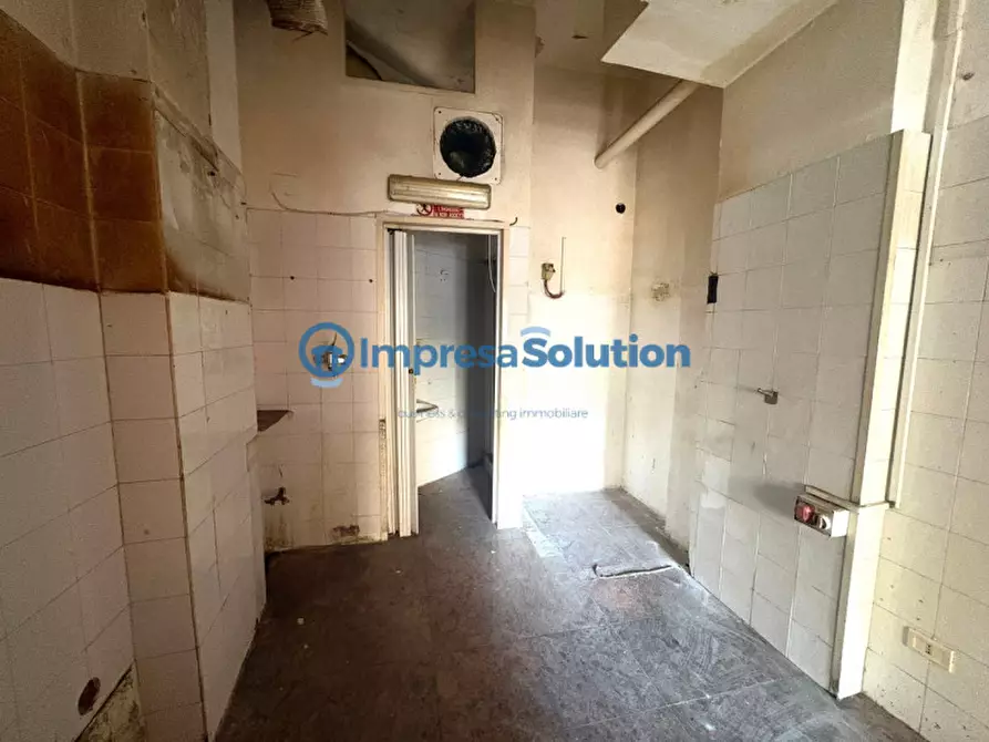 Immagine 16 di Negozio in vendita  in Via Lepanto a Napoli