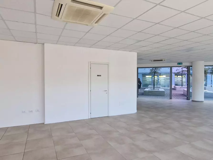 Immagine 5 di Negozio in vendita  in Piazza J.F. Kennedy, 67051 Avezzano AQ, Italia a Avezzano