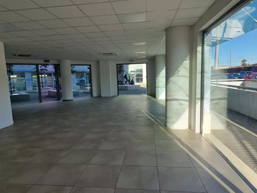 Immagine 7 di Negozio in vendita  in Piazza J.F. Kennedy, 67051 Avezzano AQ, Italia a Avezzano