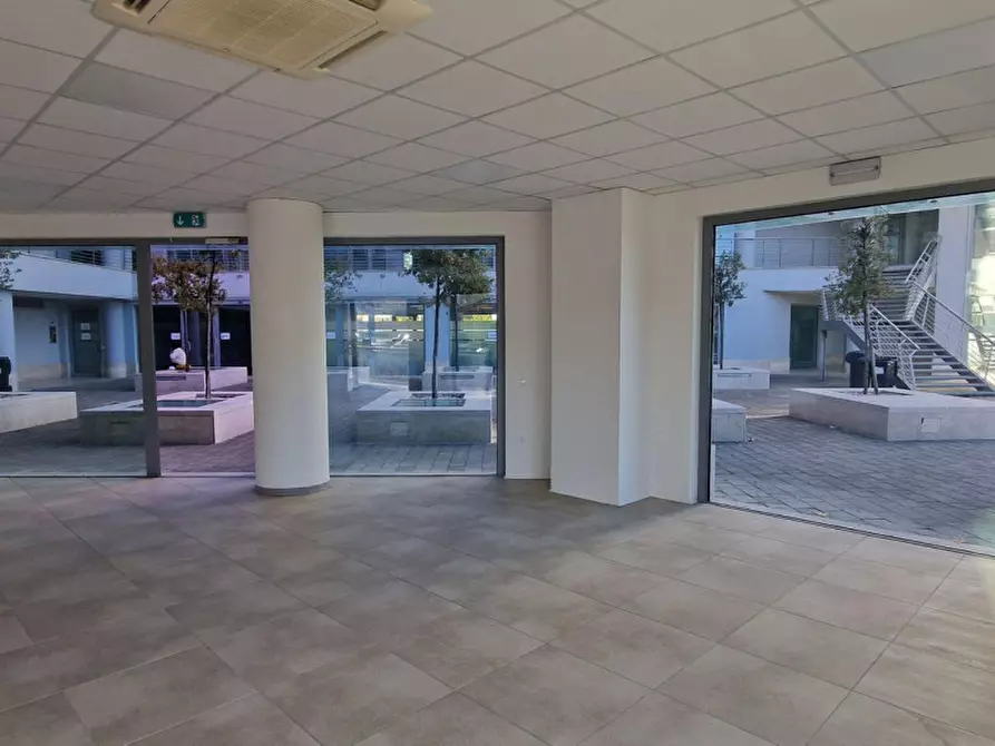 Immagine 9 di Negozio in vendita  in Piazza J.F. Kennedy, 67051 Avezzano AQ, Italia a Avezzano