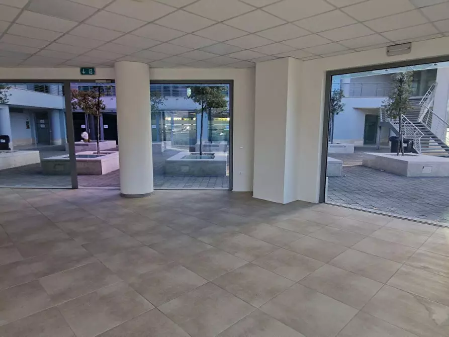 Immagine 10 di Negozio in vendita  in Piazza J.F. Kennedy, 67051 Avezzano AQ, Italia a Avezzano