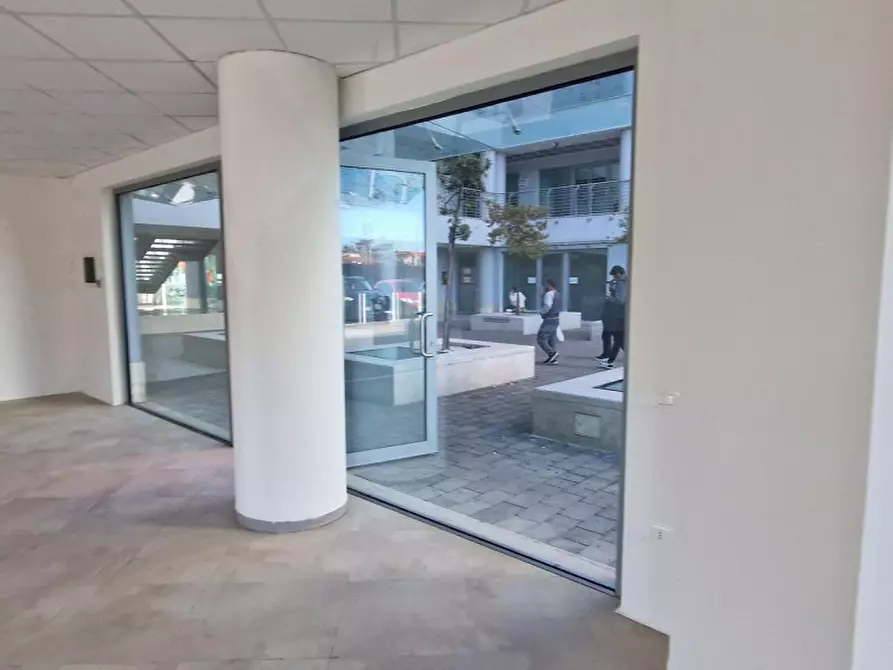 Immagine 11 di Negozio in vendita  in Piazza J.F. Kennedy, 67051 Avezzano AQ, Italia a Avezzano