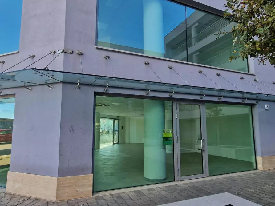 Immagine 19 di Negozio in vendita  in Piazza J.F. Kennedy, 67051 Avezzano AQ, Italia a Avezzano