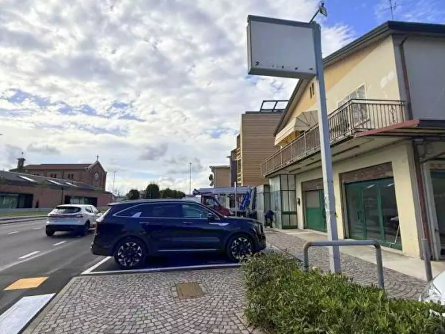 Immagine 2 di Negozio in vendita  in Via Noventana a Noventa Padovana