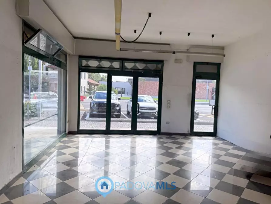 Immagine 4 di Negozio in vendita  in Via Noventana a Noventa Padovana