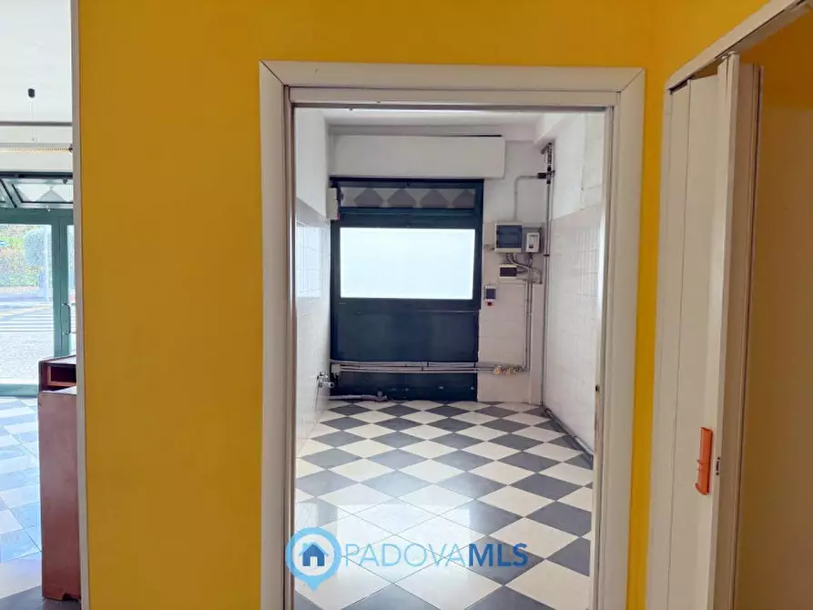 Immagine 10 di Negozio in vendita  in Via Noventana a Noventa Padovana