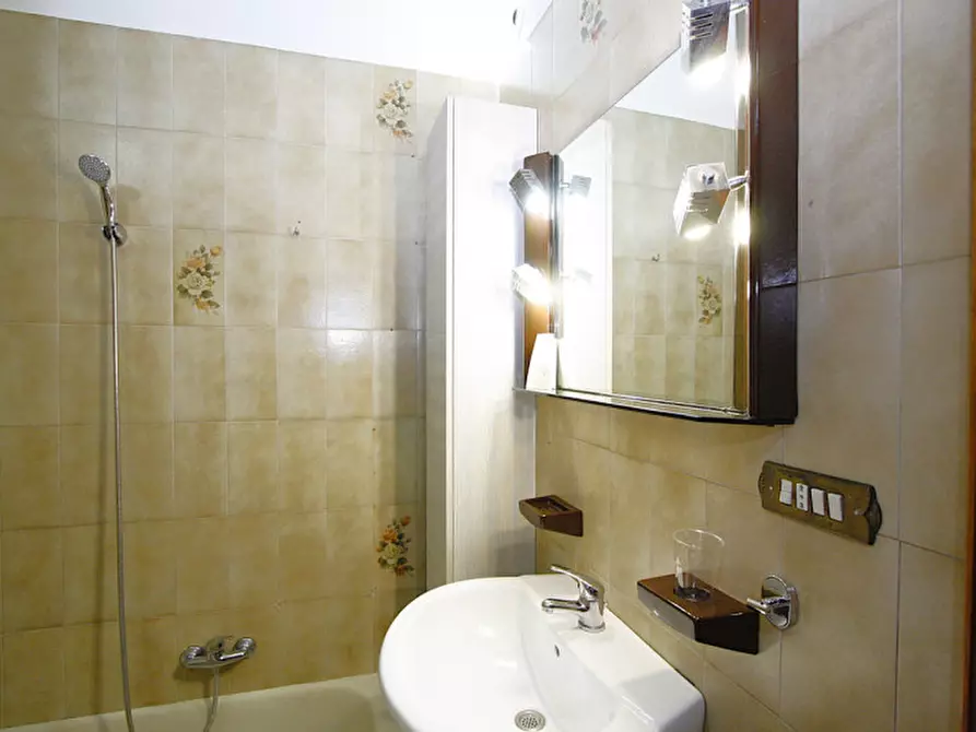 Immagine 17 di Appartamento in vendita  in Via Nizza a Parabita