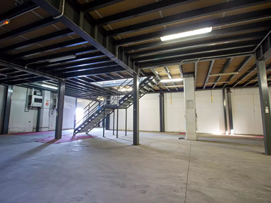 Immagine 3 di Capannone industriale in vendita  in Via per Motta Visconti a Casorate Primo