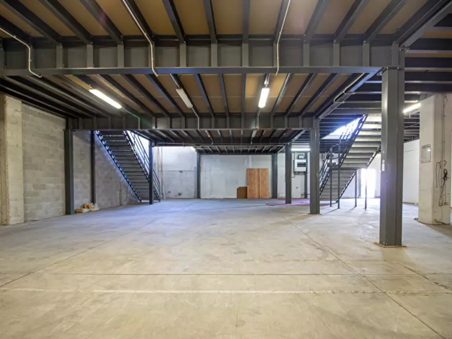 Immagine 5 di Capannone industriale in vendita  in Via per Motta Visconti a Casorate Primo