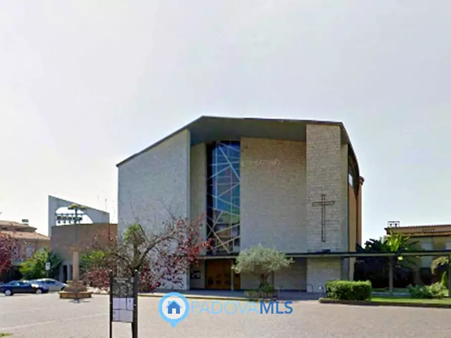 Immagine 1 di Negozio in vendita  in Via Alessandro Volta a Abano Terme