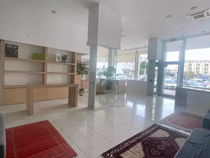 Immagine 1 di Negozio in vendita  in Via Alessandro Volta a Abano Terme