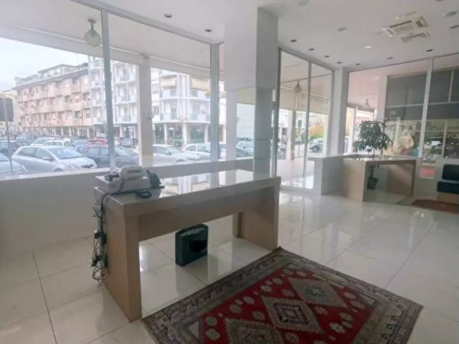 Immagine 3 di Negozio in vendita  in Via Alessandro Volta a Abano Terme