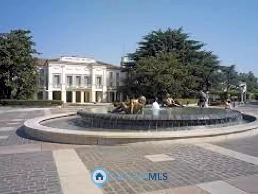 Immagine 4 di Negozio in vendita  in Via Alessandro Volta a Abano Terme