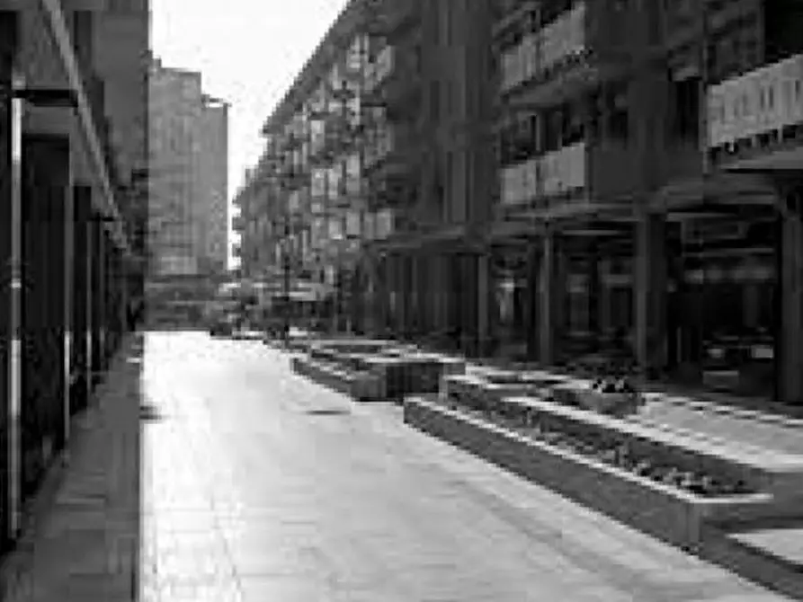 Immagine 5 di Negozio in vendita  in Via Alessandro Volta a Abano Terme