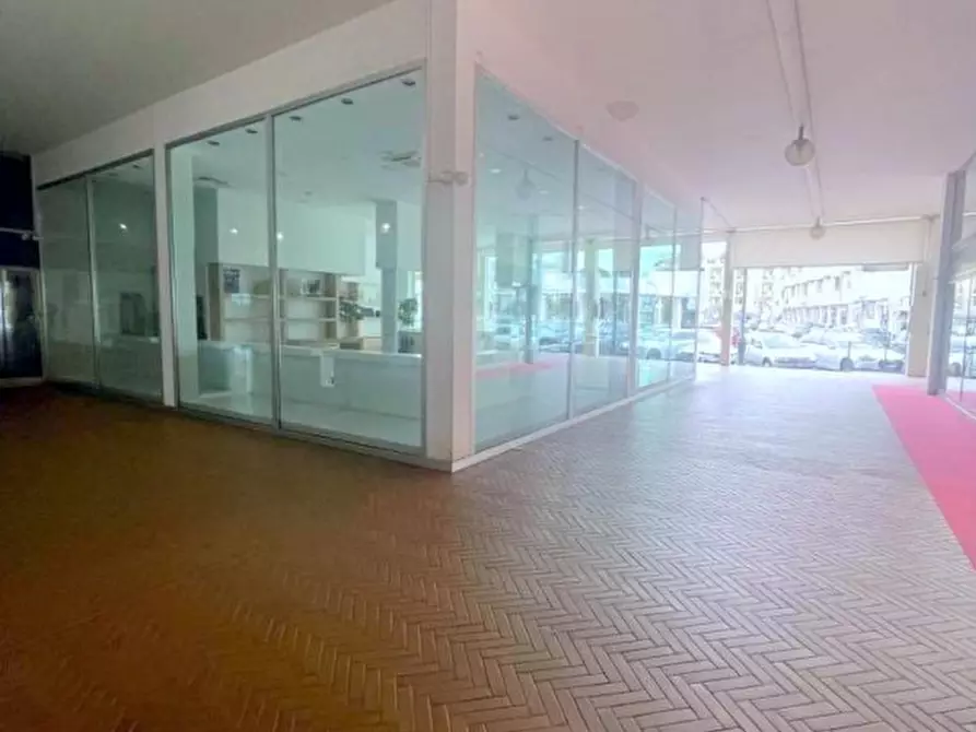 Immagine 8 di Negozio in vendita  in Via Alessandro Volta a Abano Terme