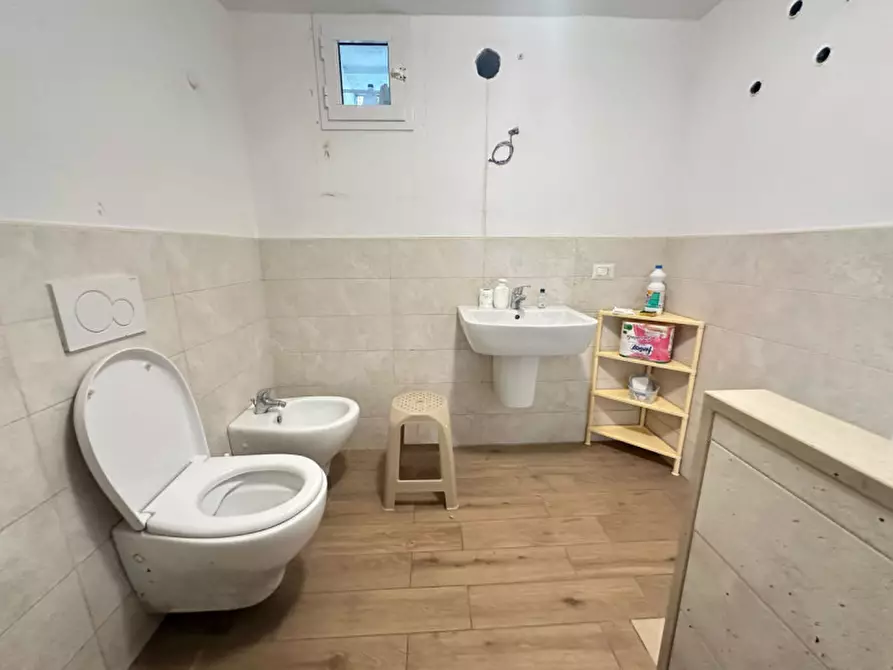 Immagine 1 di Magazzino in vendita  a Matera