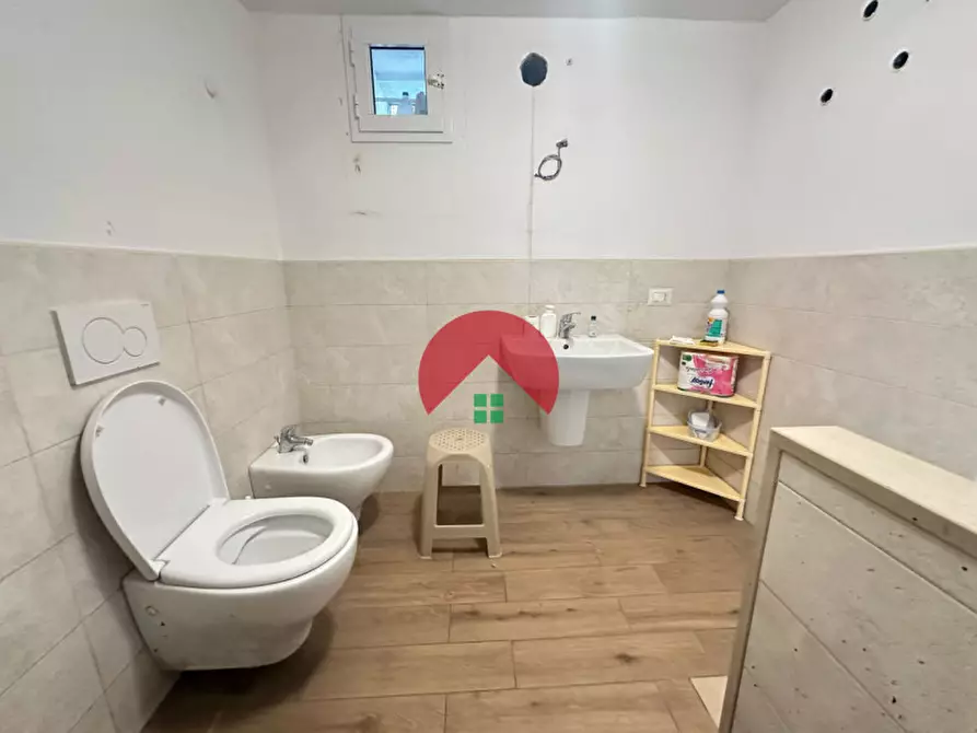 Immagine 2 di Magazzino in vendita  a Matera