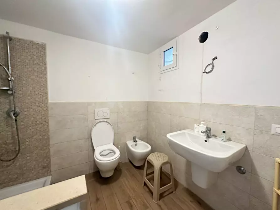 Immagine 3 di Magazzino in vendita  a Matera