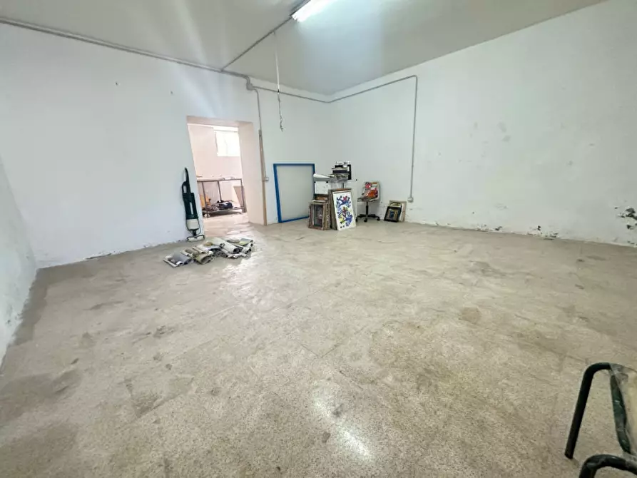 Immagine 5 di Magazzino in vendita  a Matera