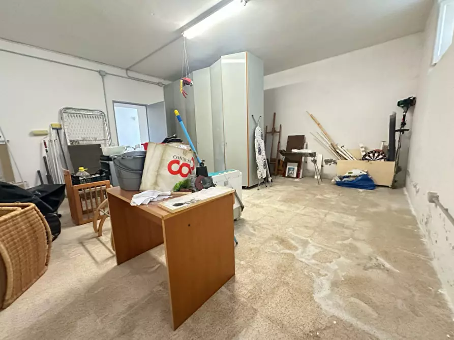 Immagine 8 di Magazzino in vendita  a Matera