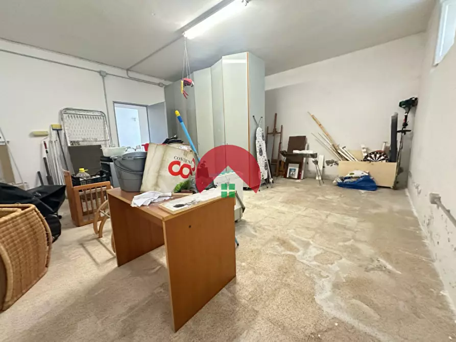 Immagine 8 di Magazzino in vendita  a Matera