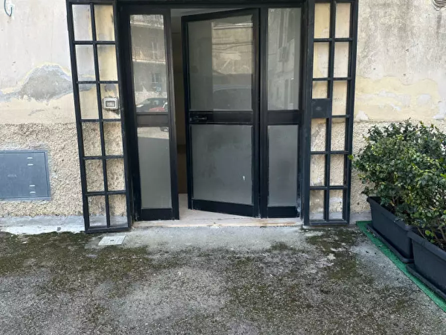 Immagine 10 di Magazzino in vendita  a Matera