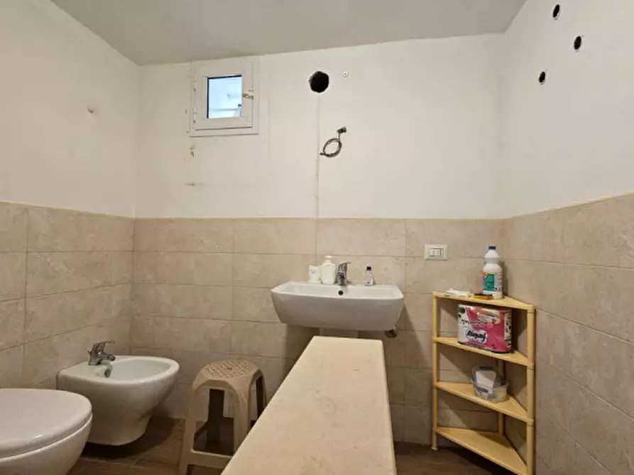 Immagine 11 di Magazzino in vendita  a Matera