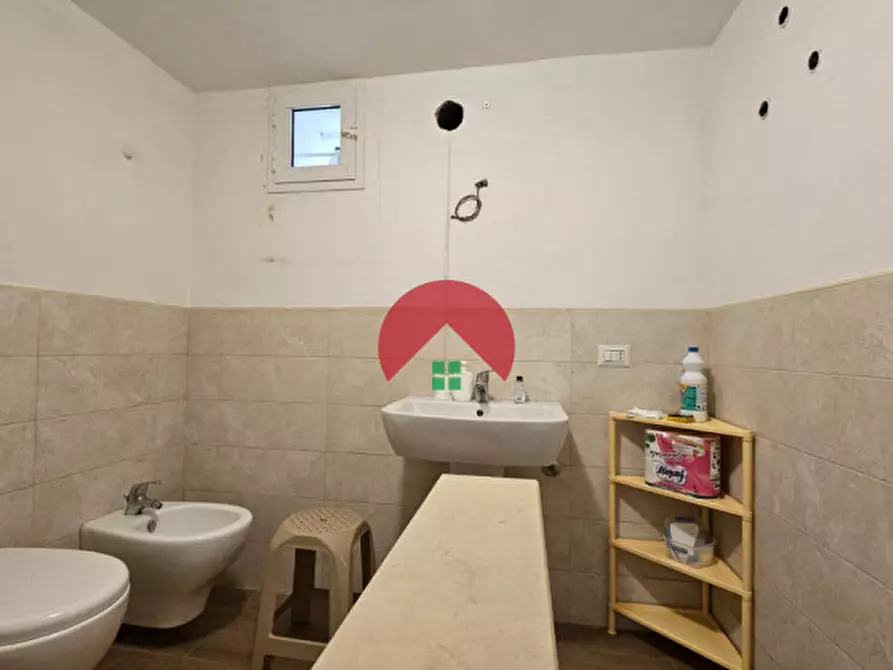 Immagine 11 di Magazzino in vendita  a Matera