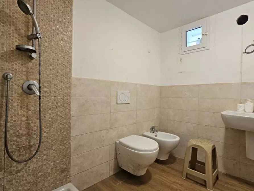 Immagine 13 di Magazzino in vendita  a Matera