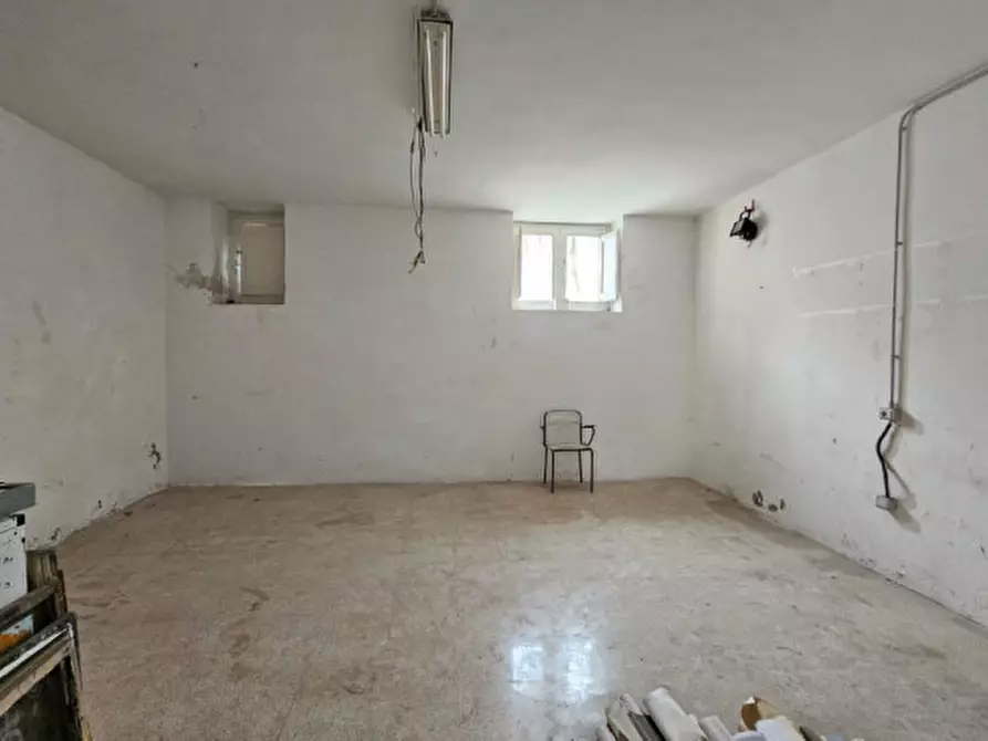 Immagine 15 di Magazzino in vendita  a Matera