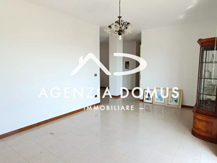 Immagine 11 di Laboratorio in vendita  a Racale