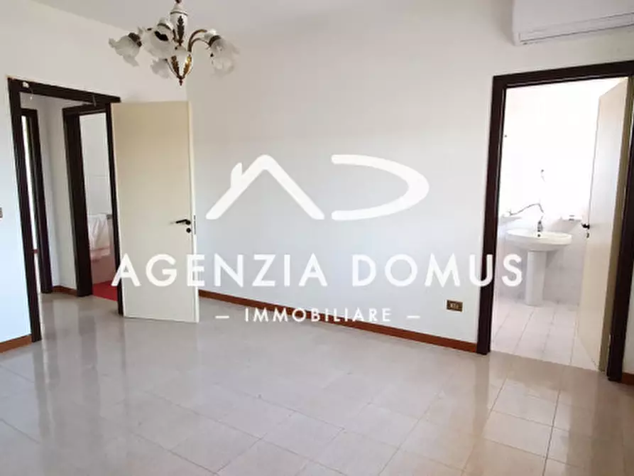 Immagine 21 di Laboratorio in vendita  a Racale