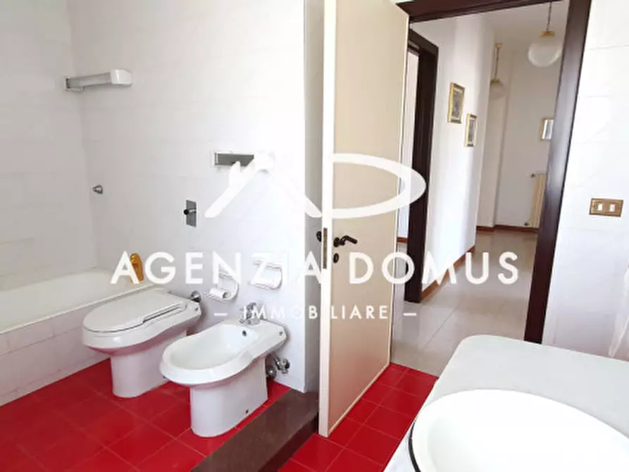 Immagine 27 di Laboratorio in vendita  a Racale