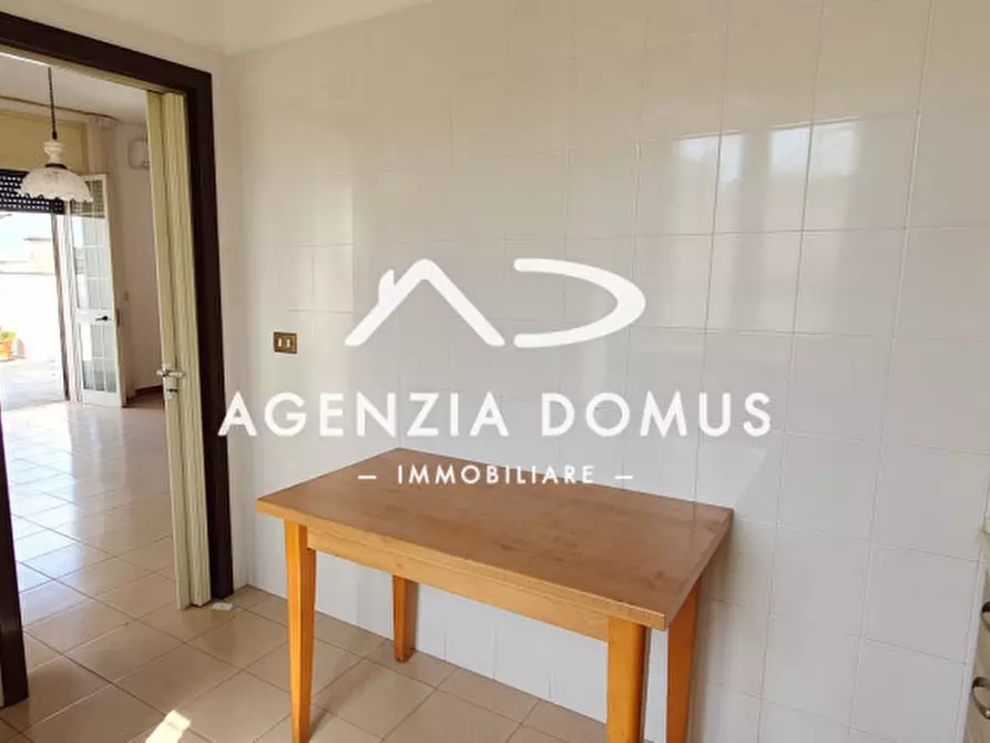 Immagine 31 di Laboratorio in vendita  a Racale