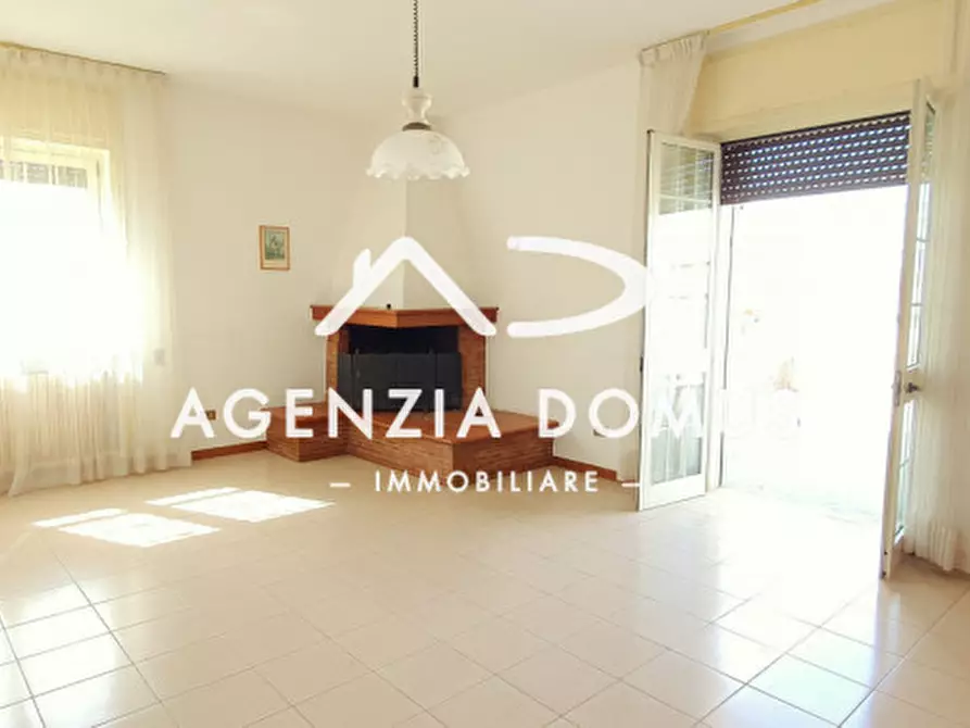 Immagine 32 di Laboratorio in vendita  a Racale