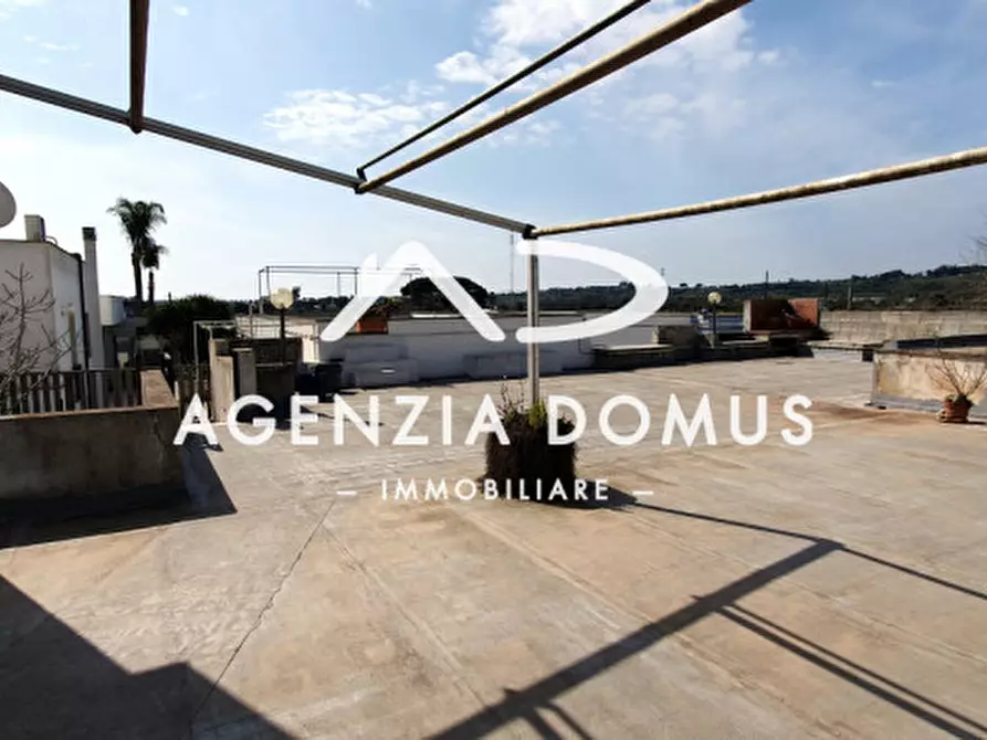 Immagine 35 di Laboratorio in vendita  a Racale