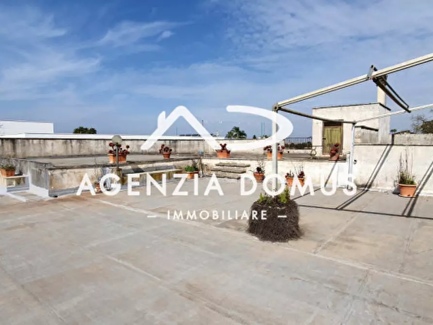 Immagine 36 di Laboratorio in vendita  a Racale