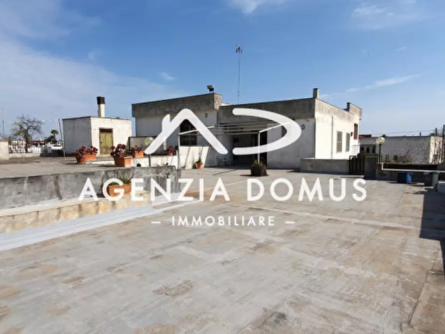 Immagine 38 di Laboratorio in vendita  a Racale