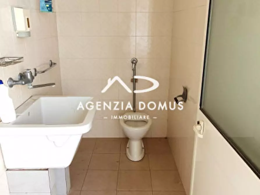 Immagine 39 di Laboratorio in vendita  a Racale