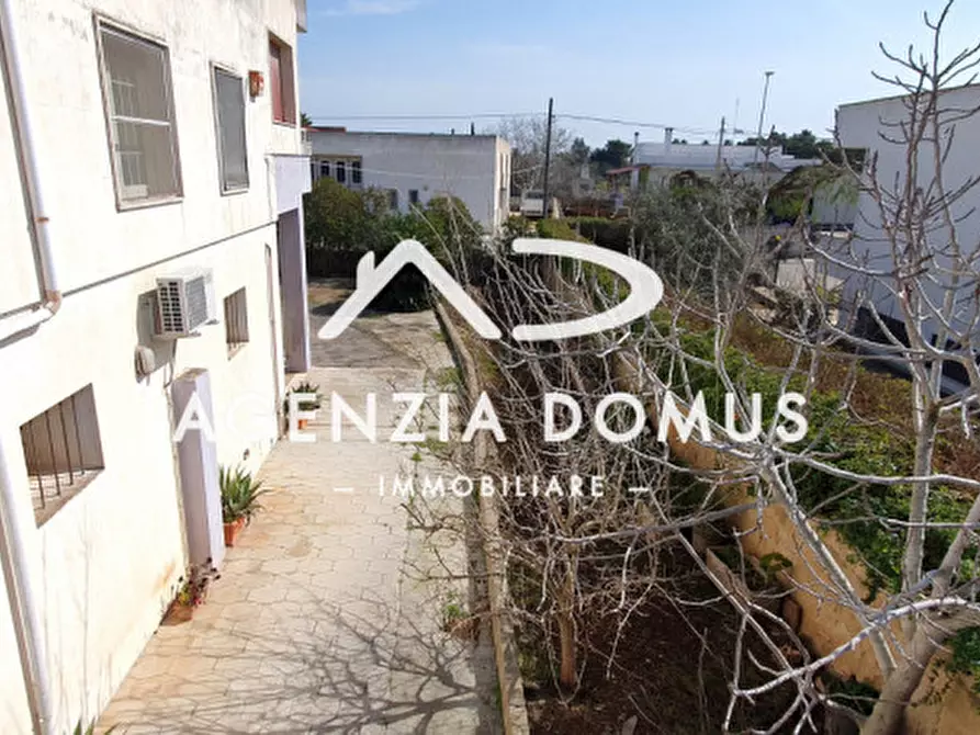 Immagine 40 di Laboratorio in vendita  a Racale