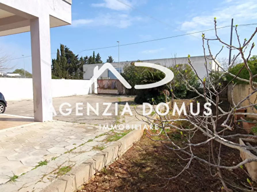 Immagine 41 di Laboratorio in vendita  a Racale