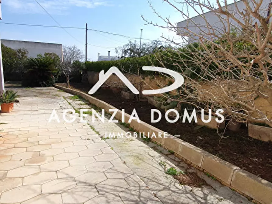 Immagine 42 di Laboratorio in vendita  a Racale