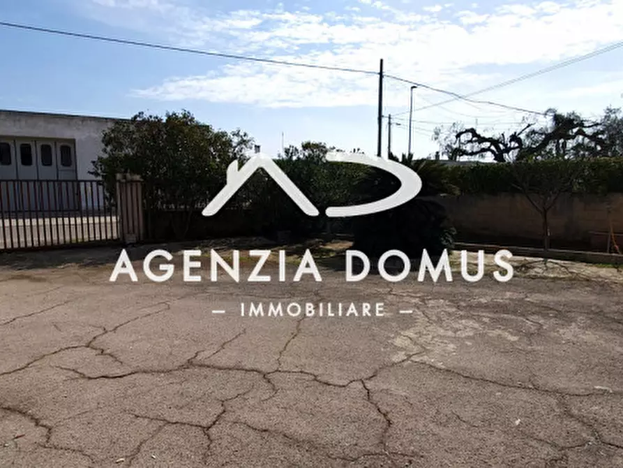 Immagine 44 di Laboratorio in vendita  a Racale