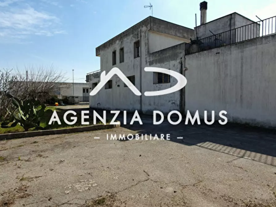 Immagine 47 di Laboratorio in vendita  a Racale