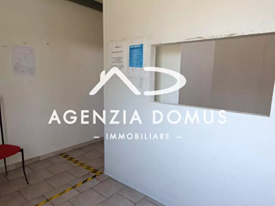 Immagine 51 di Laboratorio in vendita  a Racale